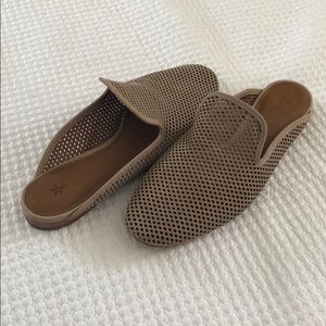 Frye perforated leather slide.